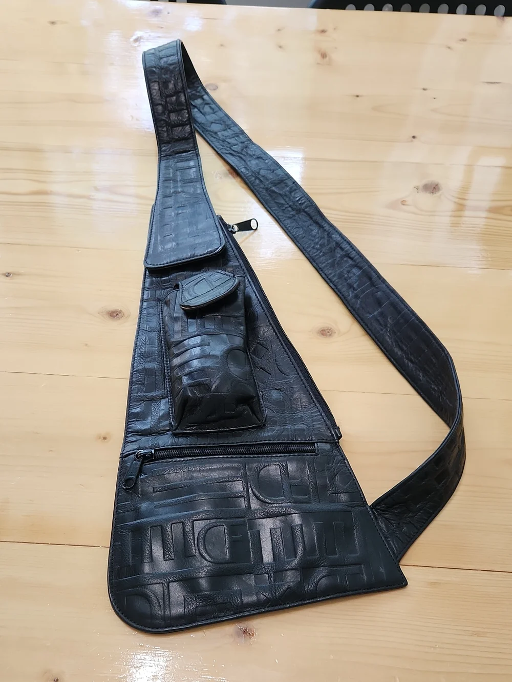 Vintage Due Fratelli Embossed Leather Sling Bag Black Crossbody Chest Pack Y2K